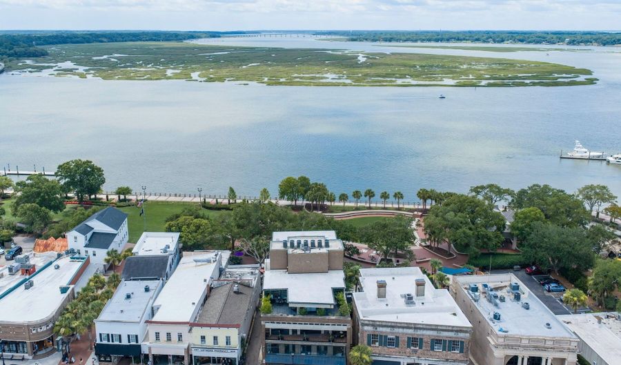 916 Bay St, Beaufort, SC 29902 - 2 Beds, 3 Bath