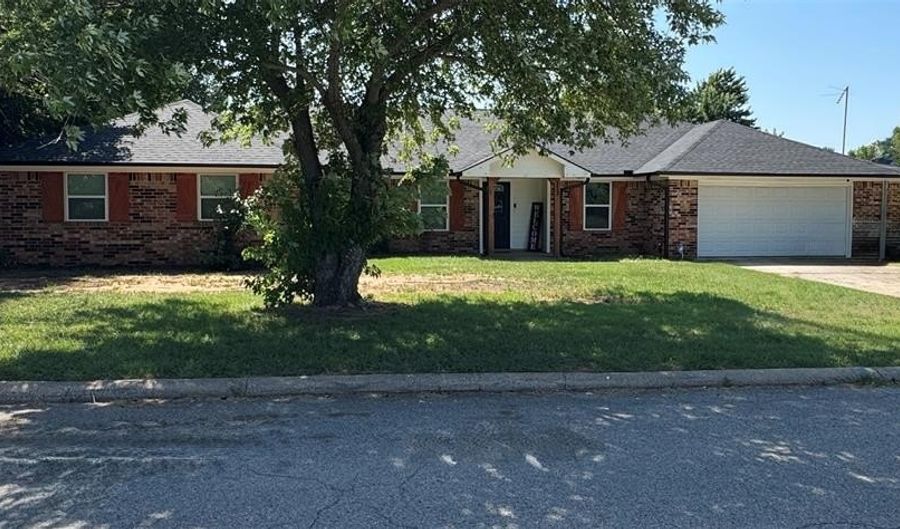 112 Mockingbird Ln, Chickasha, OK 73018 - 4 Beds, 2 Bath