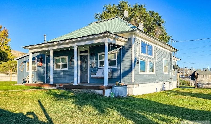 210 E Salmon Ave, Arco, ID 83213 - 4 Beds, 2 Bath