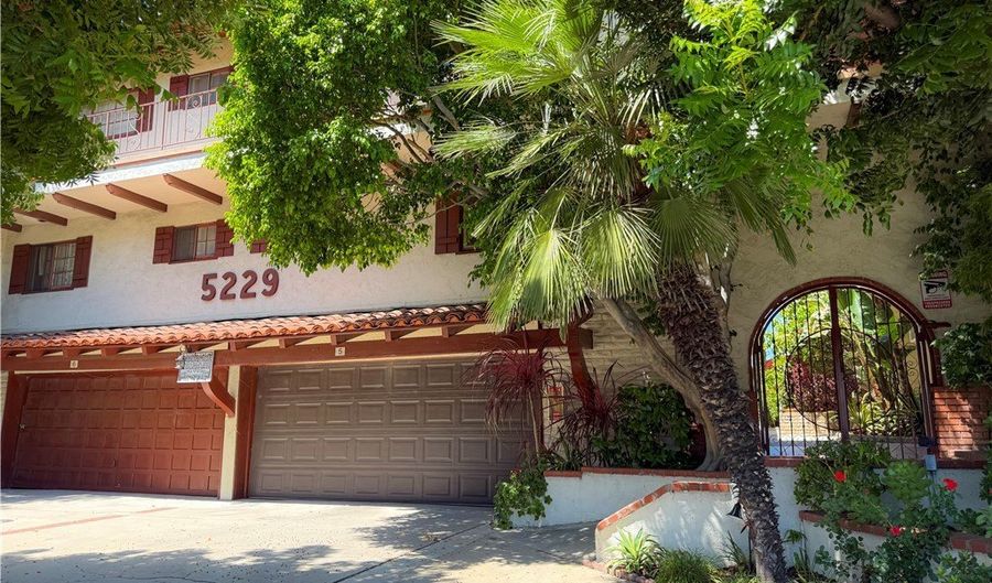 5229 Balboa Blvd 32, Encino, CA 91316 - 4 Beds, 3 Bath