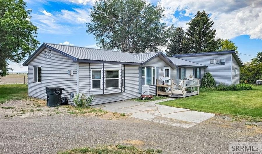 2977 Interstate Ave, Arco, ID 83213 - 3 Beds, 2 Bath