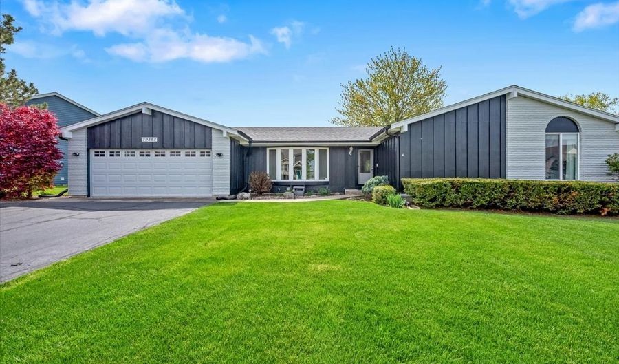 39867 N Harbor Ridge Dr, Antioch, IL 60002 - 3 Beds, 3 Bath
