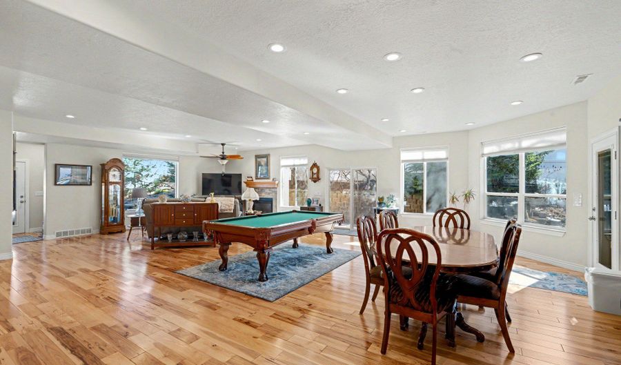 1761 S DAVIS Blvd E, Bountiful, UT 84010 - 4 Beds, 4 Bath