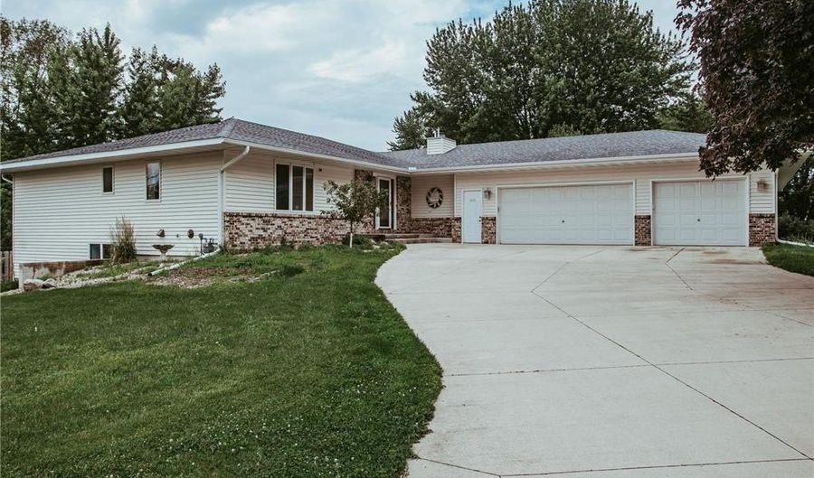 610 25th St SW, Austin, MN 55912 - 5 Beds, 4 Bath