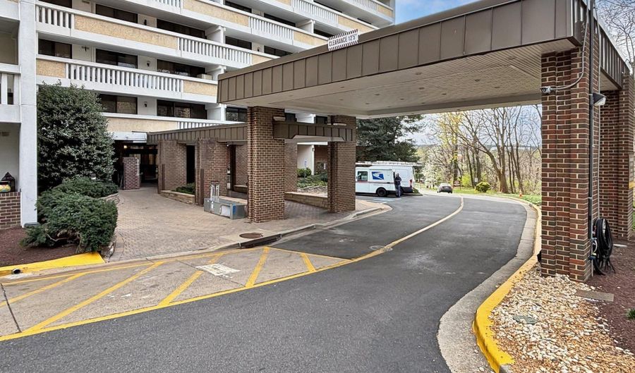 6101 EDSALL Rd 312, Alexandria, VA 22304 - 2 Beds, 2 Bath