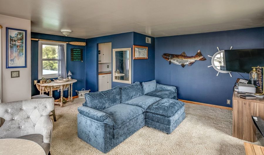 496 HAMBURG Ave, Astoria, OR 97103 - 2 Beds, 1 Bath