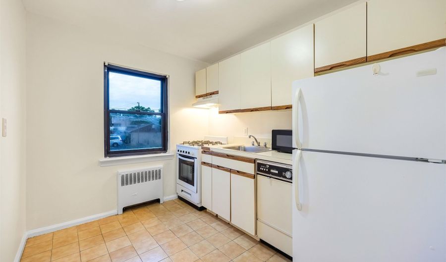113 W 2ND St 44, Bayonne, NJ 07002 - 1 Beds, 1 Bath