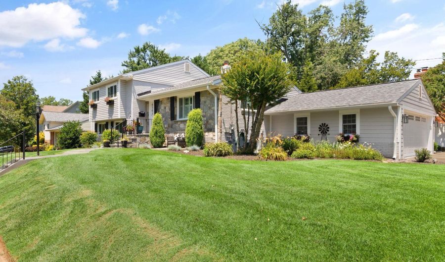 6501 STONEHAM Rd, Bethesda, MD 20817 - 3 Beds, 3 Bath