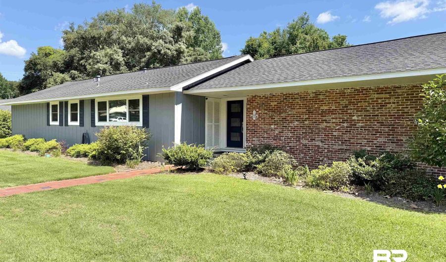 199 W Oak St, Atmore, AL 36502 - 4 Beds, 4 Bath