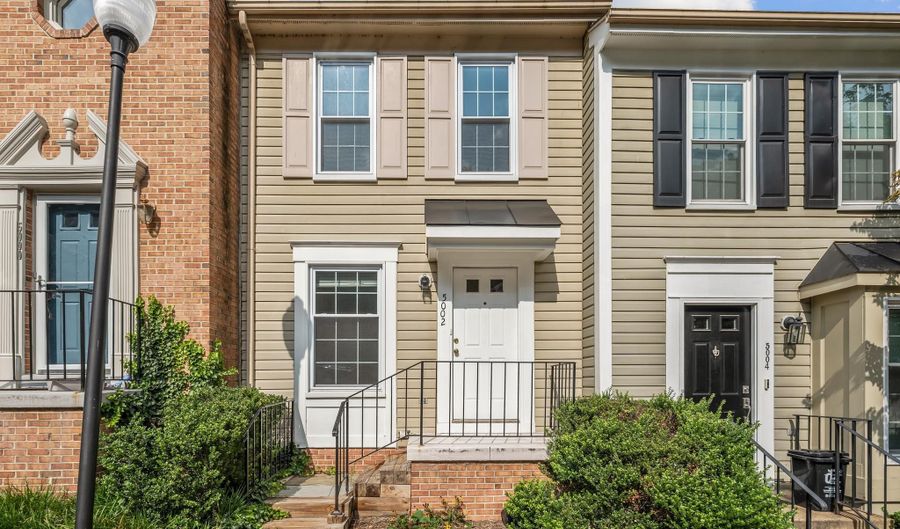 5002 9TH St S, Arlington, VA 22204 - 2 Beds, 2 Bath
