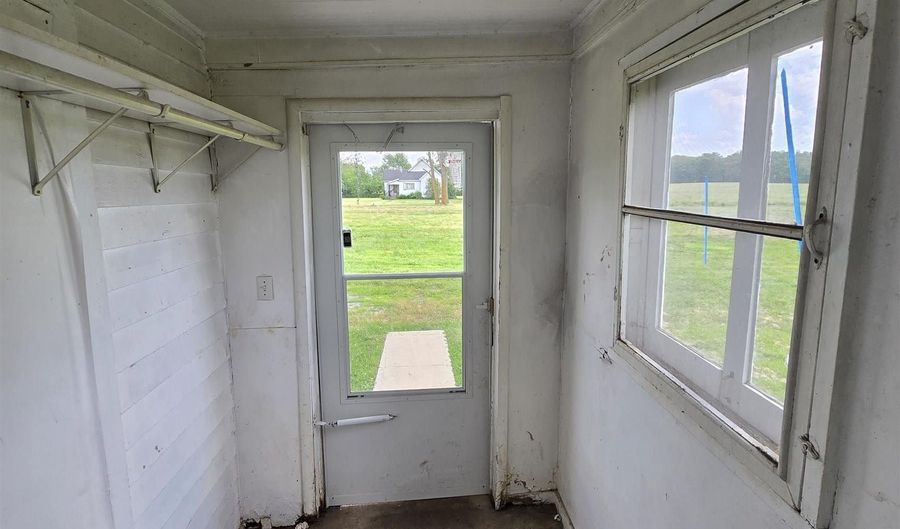9661 E 700 N Rd, Albany, IN 47320 - 3 Beds, 1 Bath