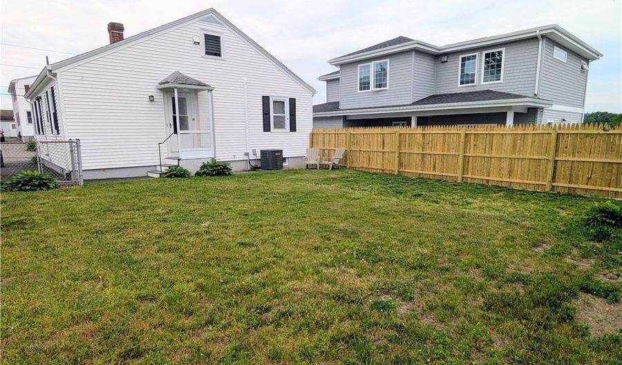 247 Grosvenor Ave, North Providence, RI 02904 - 2 Beds, 2 Bath