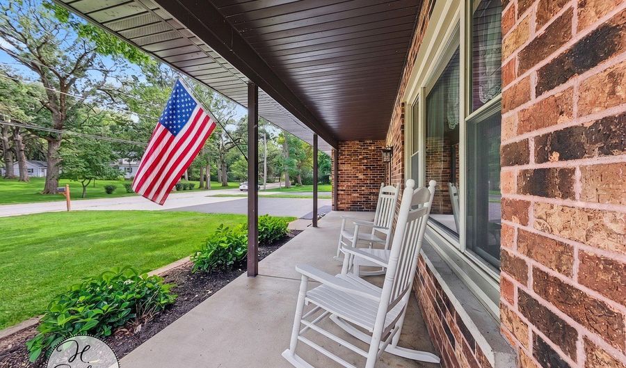 630 Oceola Dr, Algonquin, IL 60102 - 4 Beds, 3 Bath