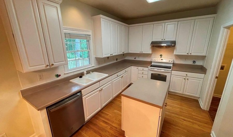 400 Park Creek Dr, Alpharetta, GA 30005 - 5 Beds, 4 Bath