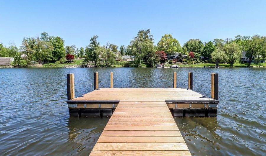 38 N Lake Shore Dr, Brookfield, CT 06804 - 3 Beds, 2 Bath
