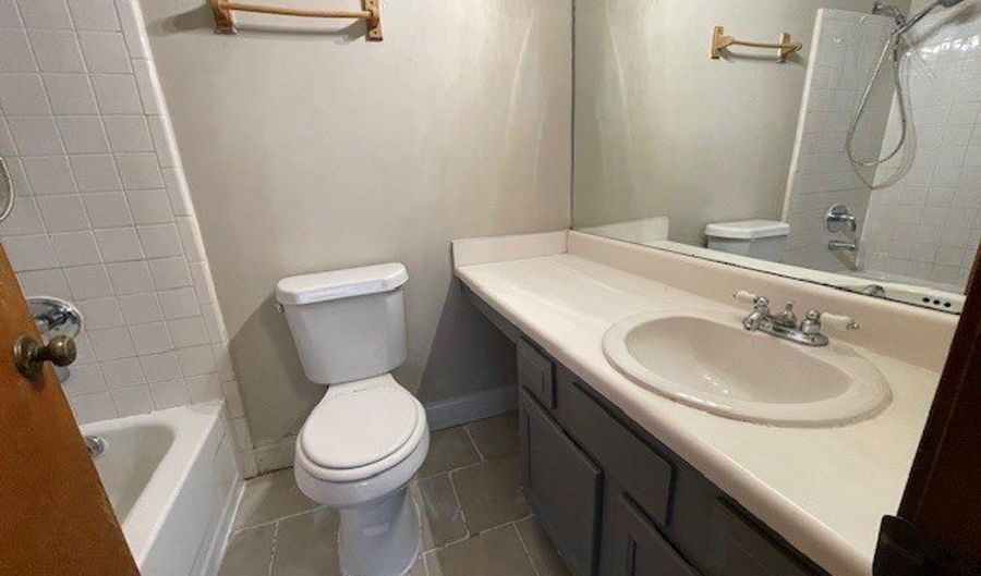 710 Stratford Grn, Avondale Estates, GA 30002 - 2 Beds, 2 Bath