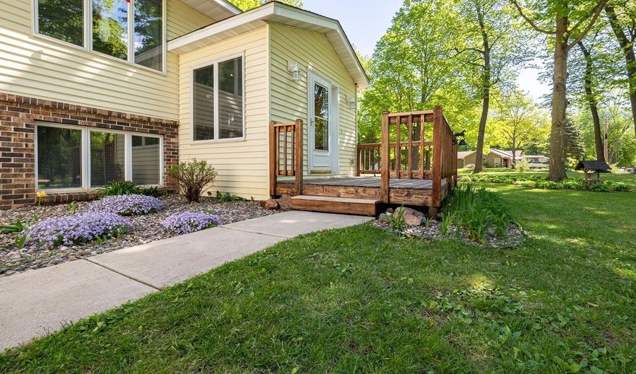 13922 68th St NW, Annandale, MN 55302 - 5 Beds, 2 Bath
