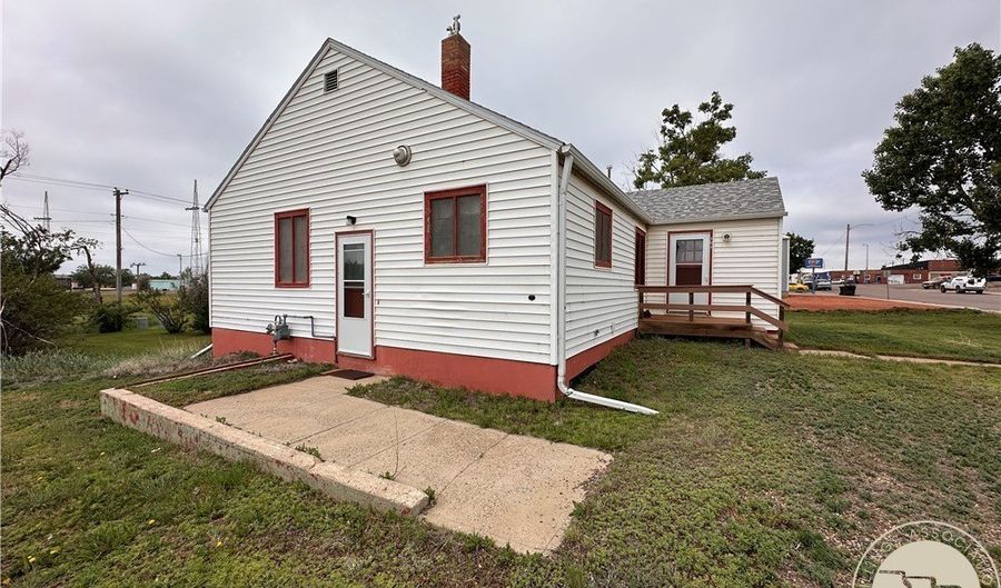 131 S 1st St W, Baker, MT 59313 - 4 Beds, 2 Bath