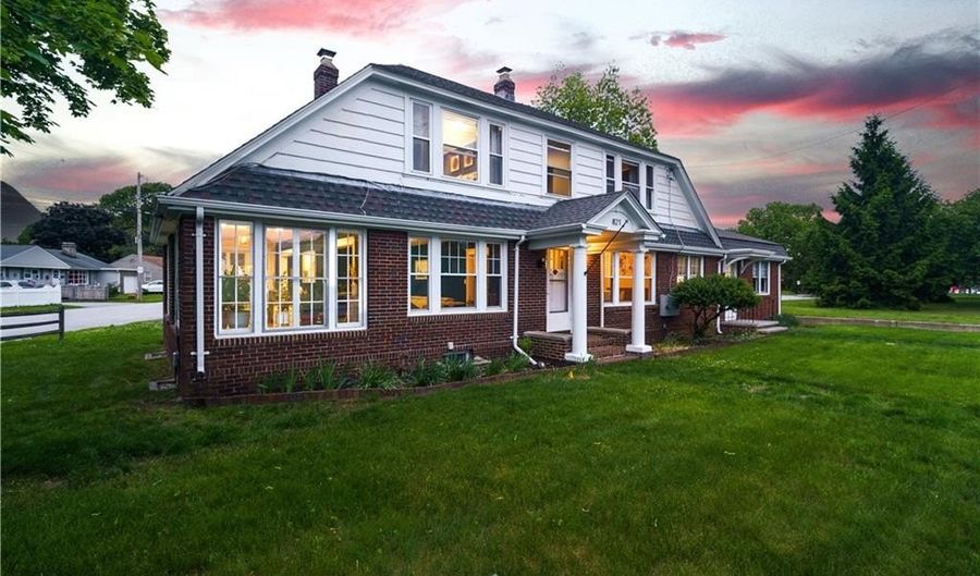 821 Post Rd, Warwick, RI 02888 - 4 Beds, 3 Bath