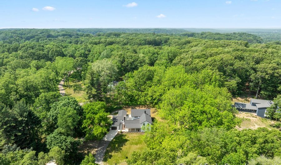 101 Carl Dr NE, Ada, MI 49301 - 3 Beds, 3 Bath
