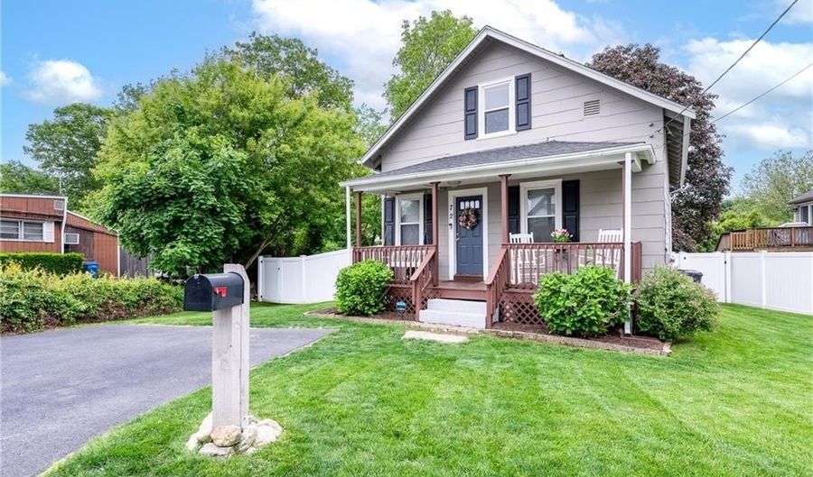 72 Lilac St, Cumberland, RI 02864 - 3 Beds, 1 Bath
