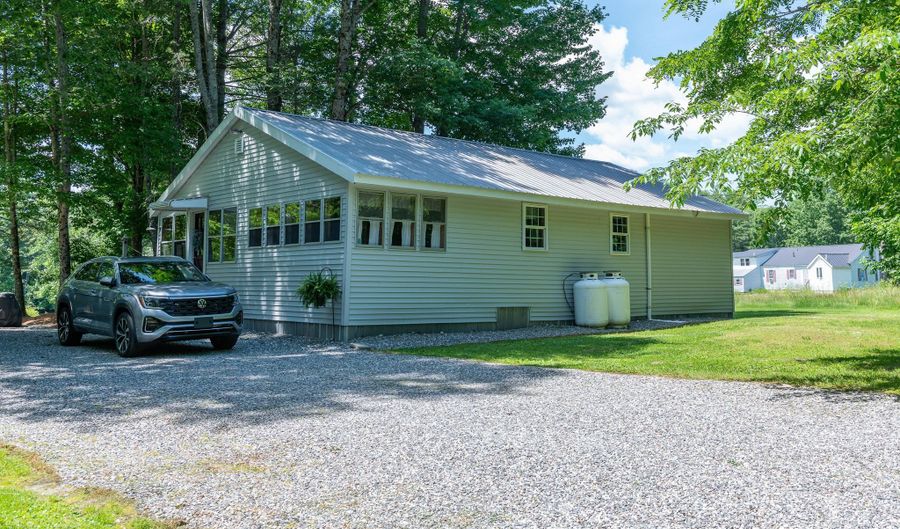 333 Smithfield Rd, Belgrade, ME 04917 - 2 Beds, 1 Bath
