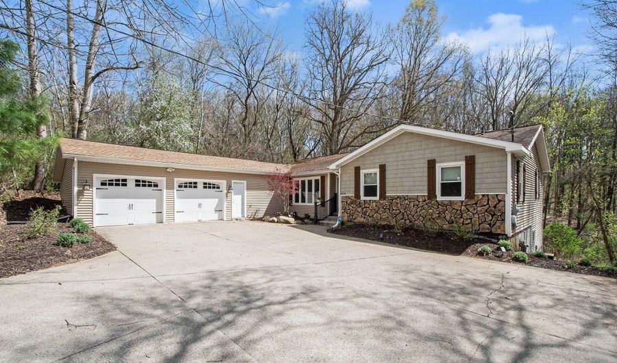 8134 Vergennes St SE, Ada, MI 49301 - 3 Beds, 3 Bath