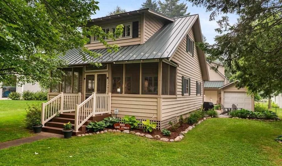 9093 Lake St, Alanson, MI 49706 - 2 Beds, 2 Bath