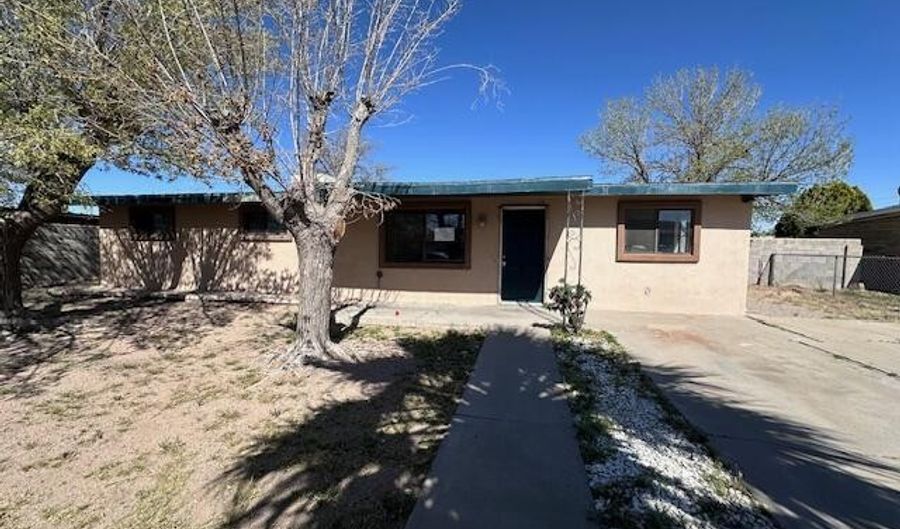 909 S 10th St, Deming, NM 88030 - 4 Beds, 2 Bath