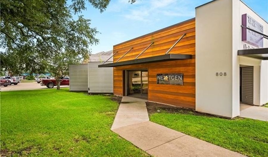 804 VERSAILLES Blvd, Alexandria, LA 71303 - 0 Beds, 0 Bath
