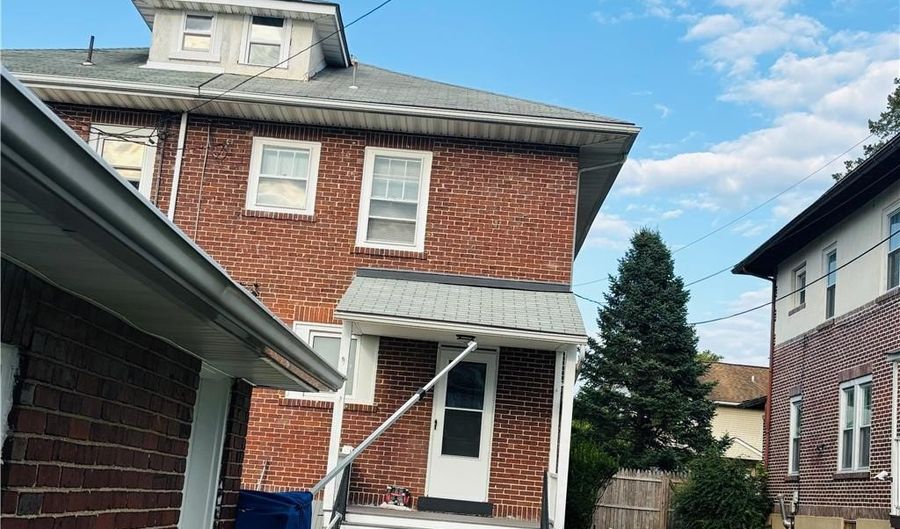 942 12th S, Allentown, PA 18103 - 3 Beds, 1 Bath