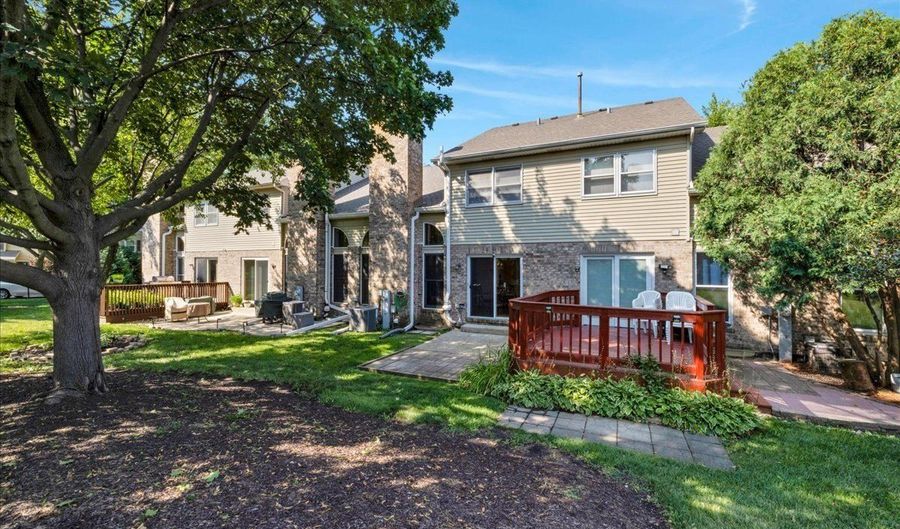 446 S Wenbriar Sq, Addison, IL 60101 - 2 Beds, 3 Bath