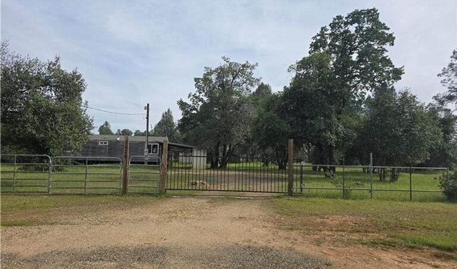 5626 Dover Dr, Anderson, CA 96007 - 2 Beds, 2 Bath