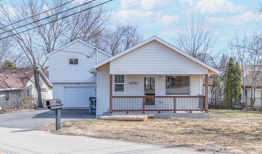 39763 N Rena Ave, Antioch, IL 60002 - 3 Beds, 2 Bath