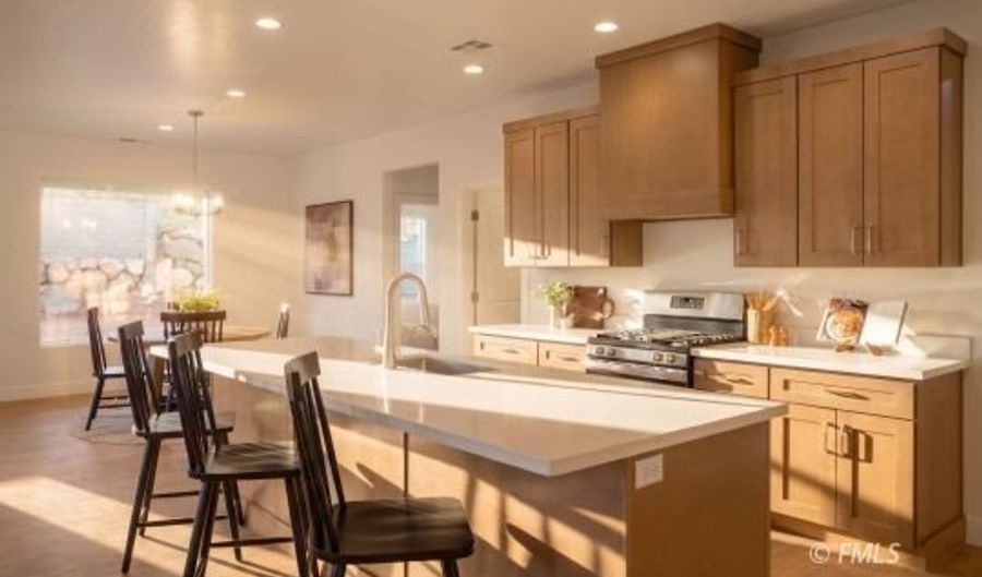 422 S Carling St, Colorado City, AZ 86021 - 4 Beds, 3 Bath