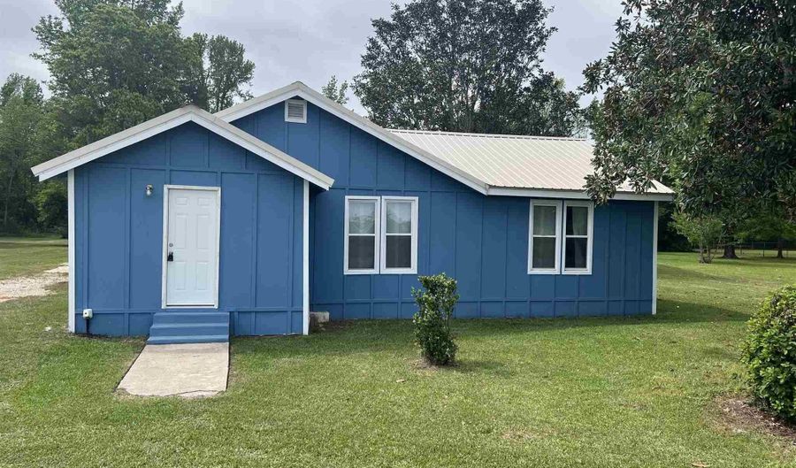 102 W Avenue A, Atmore, AL 36502 - 3 Beds, 2 Bath