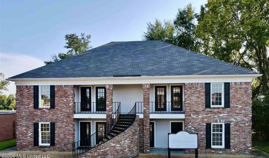 202 E Government St, Brandon, MS 39042 - 0 Beds, 1 Bath