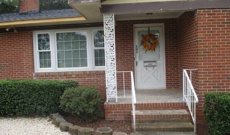 202 Edgewood Dr, Belton, SC 29627 - 3 Beds, 2 Bath