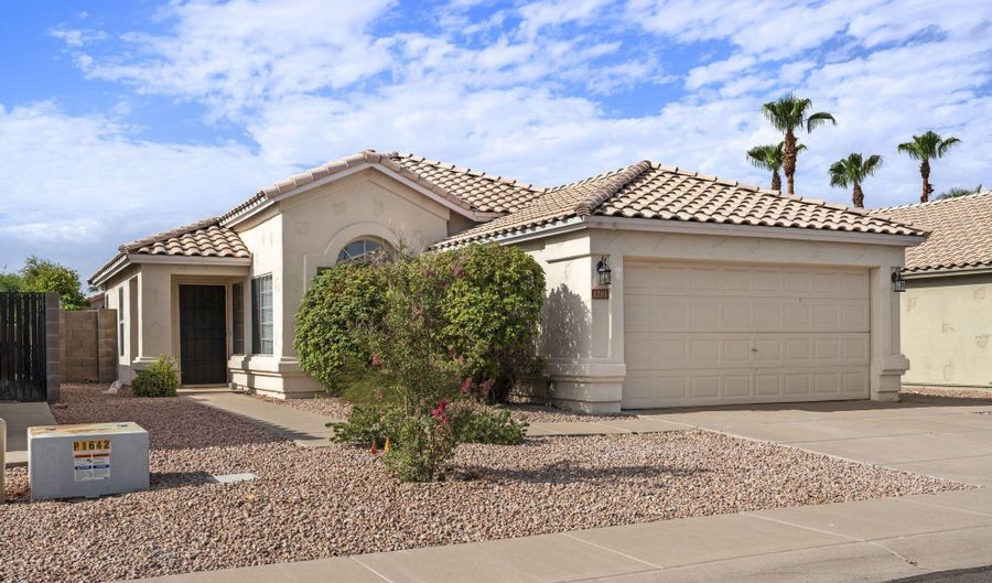 1281 W GAIL Dr, Chandler, AZ 85224 - 3 Beds, 2 Bath