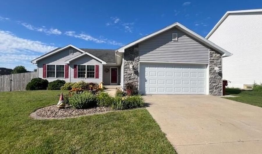 4806 Waller St, Ames, IA 50014 - 4 Beds, 3 Bath