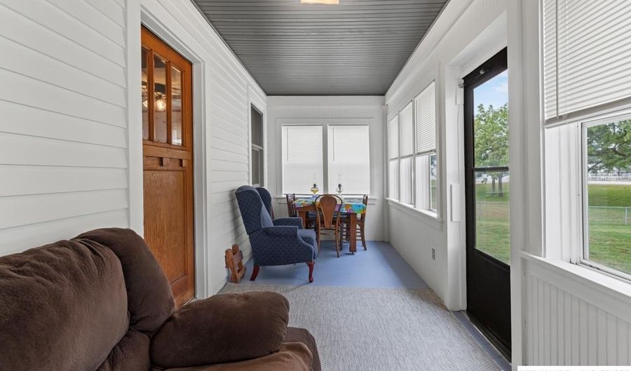 23689 US HWY 30 Hwy, Arlington, NE 68002 - 3 Beds, 2 Bath