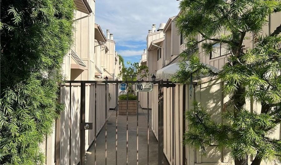 511 E Live Oak 17, Arcadia, CA 91006 - 2 Beds, 3 Bath