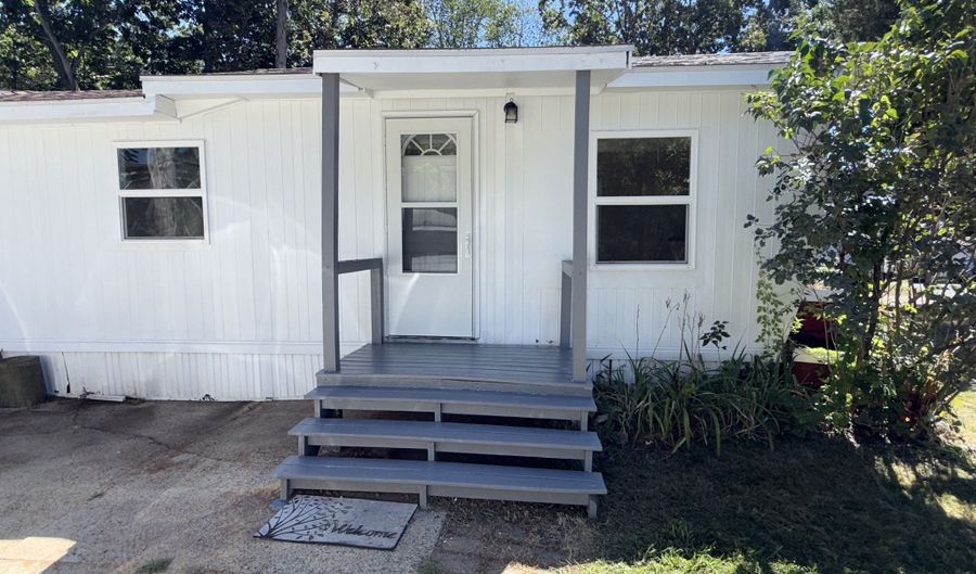 133 W Main St TRLR A9, Clinton, CT 06413 - 3 Beds, 1 Bath