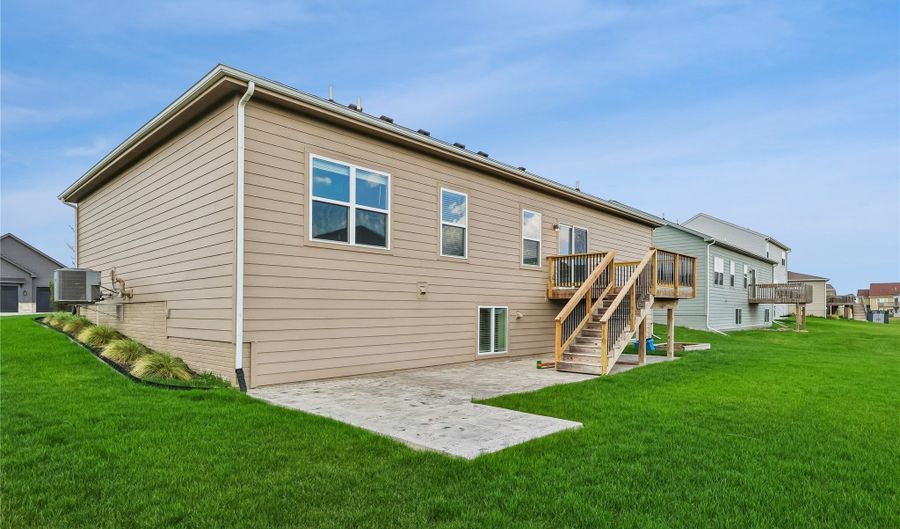 1112 32nd St SE, Altoona, IA 50009 - 4 Beds, 3 Bath