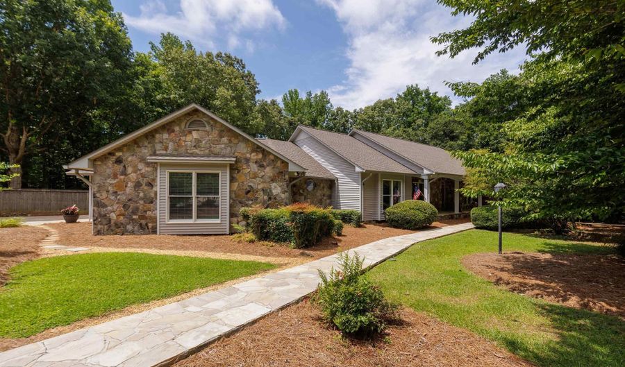 2611 COLEMAN Rd, Anniston, AL 36207 - 6 Beds, 6 Bath