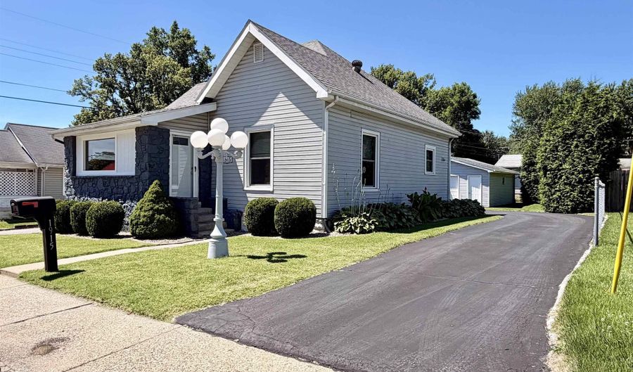 1915 7th St, Bedford, IN 47421 - 2 Beds, 2 Bath