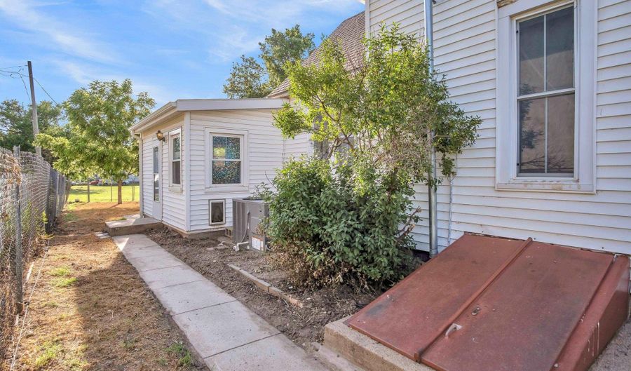 104 S Highland St, Assaria, KS 67416 - 3 Beds, 1 Bath