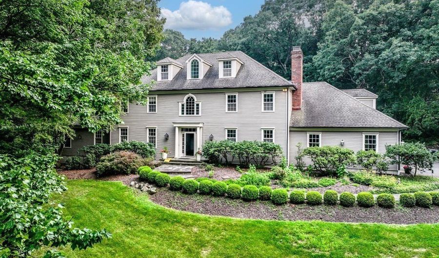 2 Raven Crest Dr, Bethel, CT 06801 - 5 Beds, 4 Bath