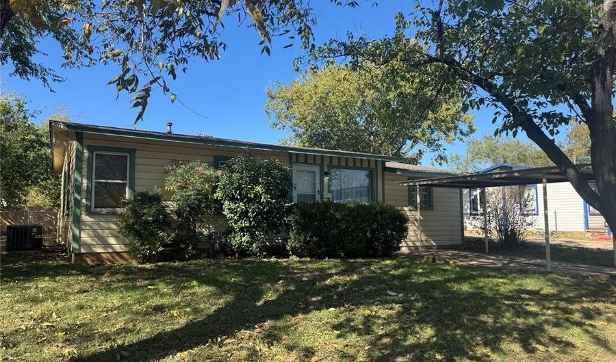 1742 Palm St, Abilene, TX 79602 - 3 Beds, 2 Bath