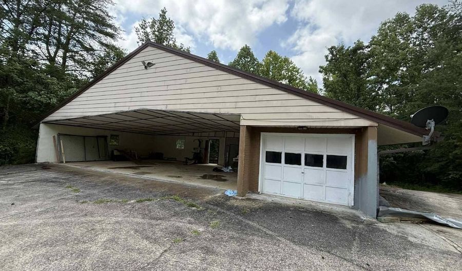 67 W Taxiway Dr, Albany, KY 42602 - 2 Beds, 1 Bath
